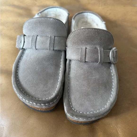 Birkenstock Gray Suede Buckley Shearling Clogs Excellent Condition
7.5 US 38 EU - Picture 2 of 5